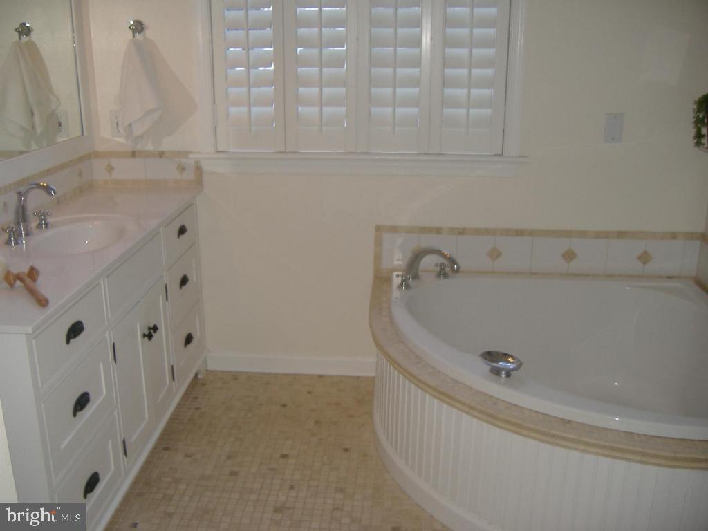 518 Wheatfield Drive Lititz, PA 17543 - Photo 10 of 12 Gallery Image 10