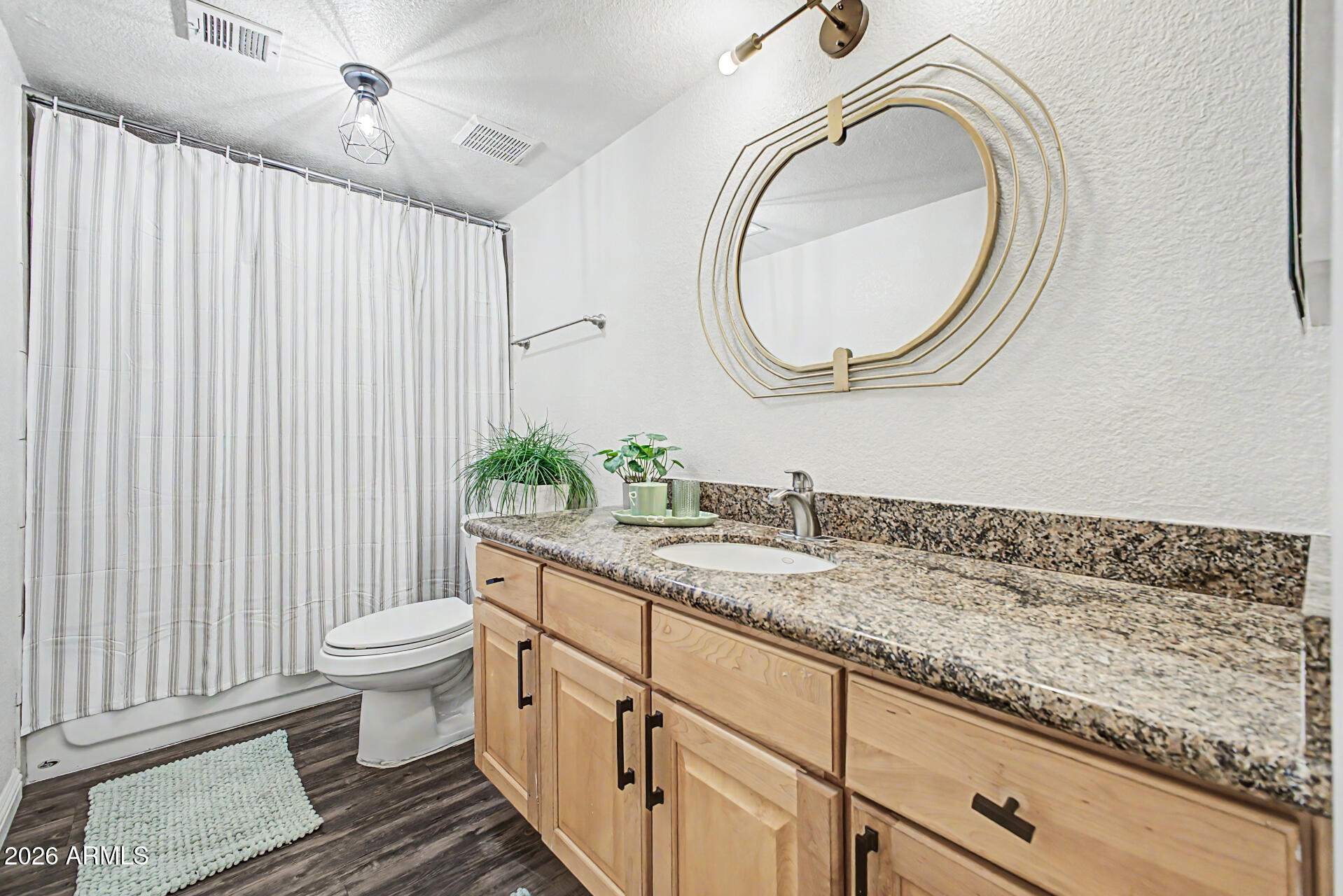 2121 West Royal Palm Road, Unit 1097 Phoenix, AZ 85021 - Photo 18 of 26 Secondary Bath
