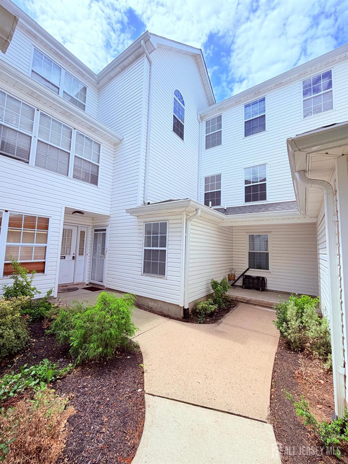918 Plymouth Road North Brunswick, NJ 08902 - Photo 2 of 30 a front view of a house with yard