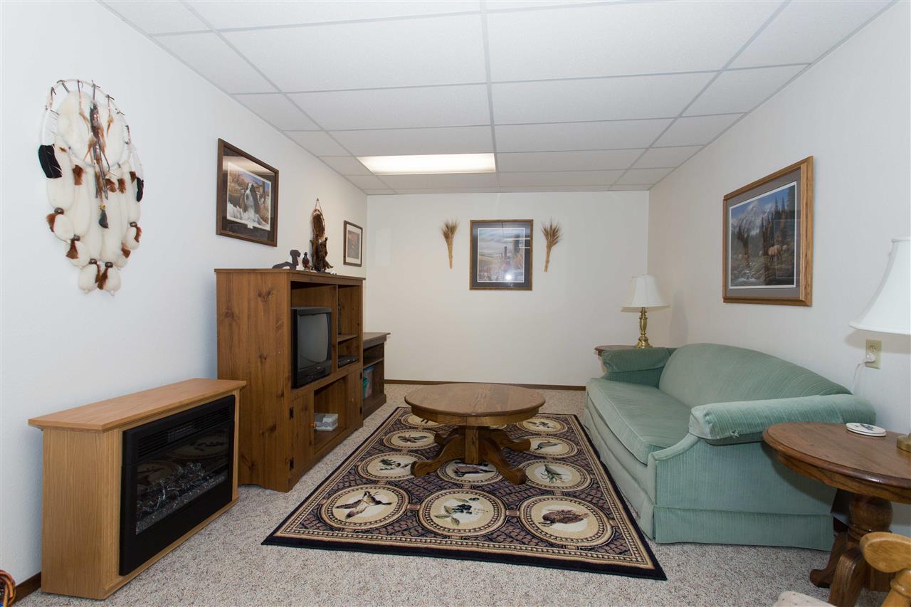 6210 Middle Road Dubuque, IA 52002 - Photo 16 of 25 Gallery Image 16
