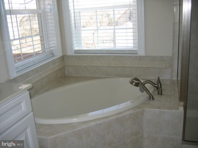 3014 Mountain View Road Stafford, VA 22556 - Photo 9 of 30 Bath (Master)