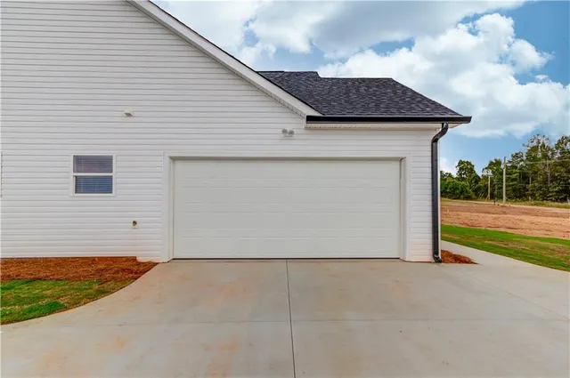 a view of a house with backyard