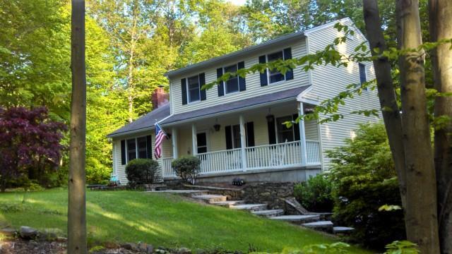 17 Greenbriar Road Oxford, CT 06478 - Photo 1 of 1