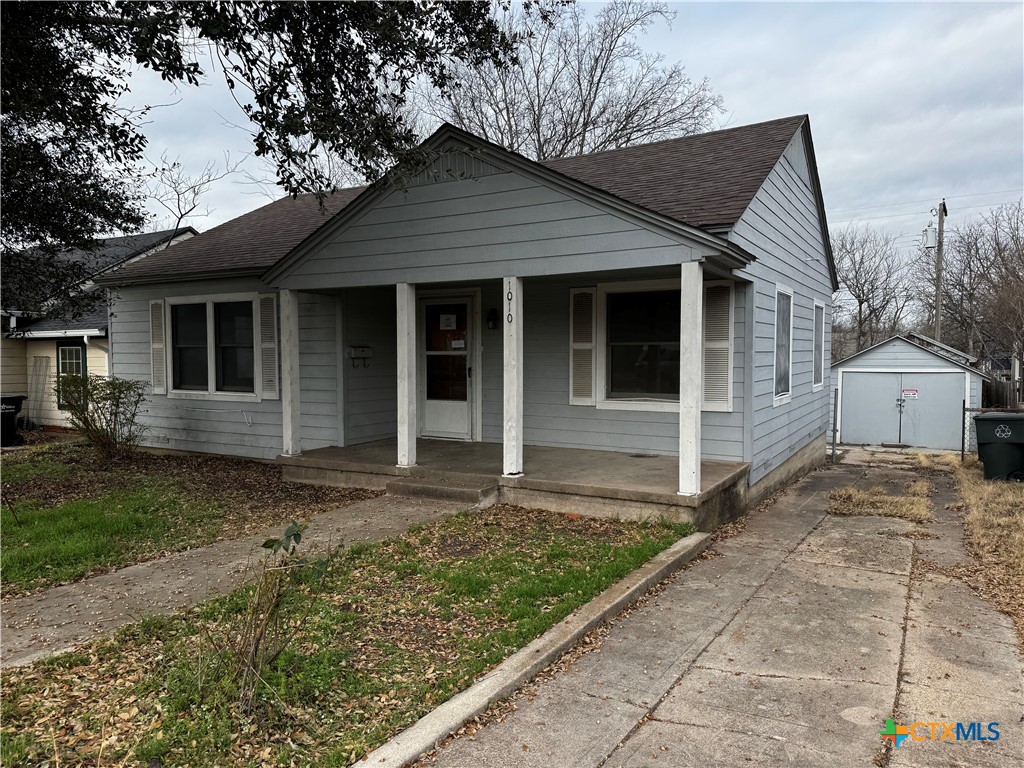 1010 South 17th Street Temple, TX 76504 - Photo 3 of 30 a front view of a house with garden