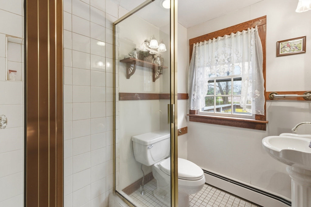 17 Evergreen Road Needham, MA 02494 - Photo 9 of 27