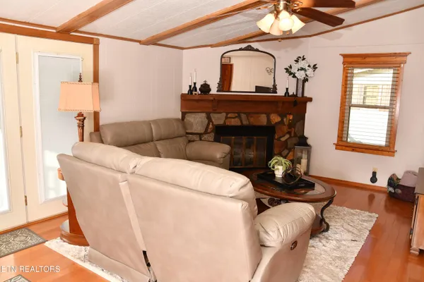 $240,000 | 129 Lower Gibson Lane, Middlesboro, KY 40965