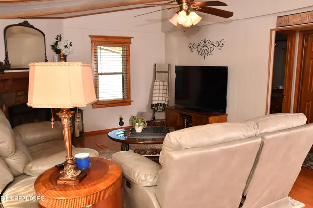 $240,000 | 129 Lower Gibson Lane, Middlesboro, KY 40965