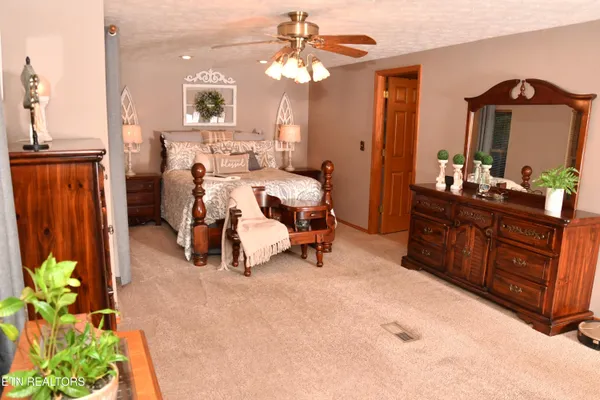 $240,000 | 129 Lower Gibson Lane, Middlesboro, KY 40965