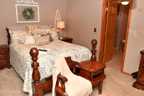 $240,000 | 129 Lower Gibson Lane, Middlesboro, KY 40965