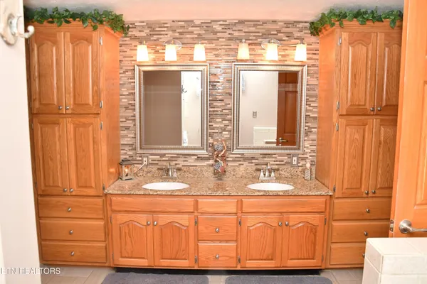 $240,000 | 129 Lower Gibson Lane, Middlesboro, KY 40965