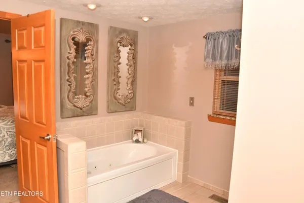 $240,000 | 129 Lower Gibson Lane, Middlesboro, KY 40965