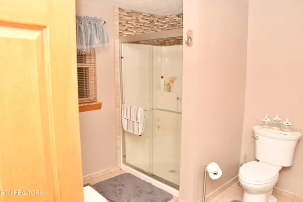 $240,000 | 129 Lower Gibson Lane, Middlesboro, KY 40965