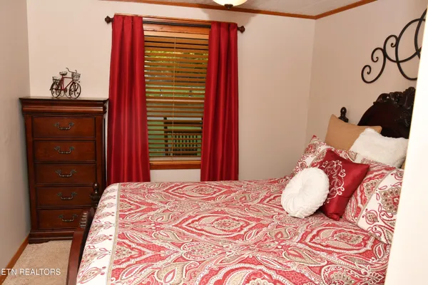 $240,000 | 129 Lower Gibson Lane, Middlesboro, KY 40965