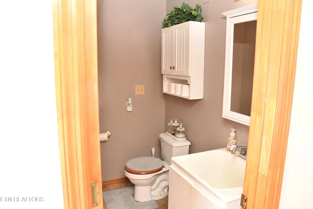 $240,000 | 129 Lower Gibson Lane, Middlesboro, KY 40965