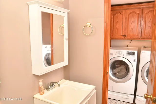 $240,000 | 129 Lower Gibson Lane, Middlesboro, KY 40965