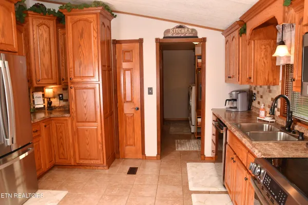 $240,000 | 129 Lower Gibson Lane, Middlesboro, KY 40965