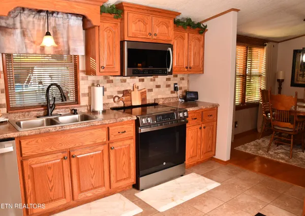 $240,000 | 129 Lower Gibson Lane, Middlesboro, KY 40965