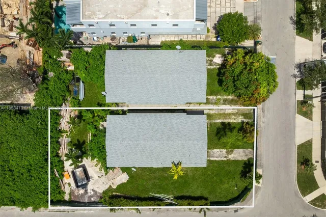 a view of a house with a backyard