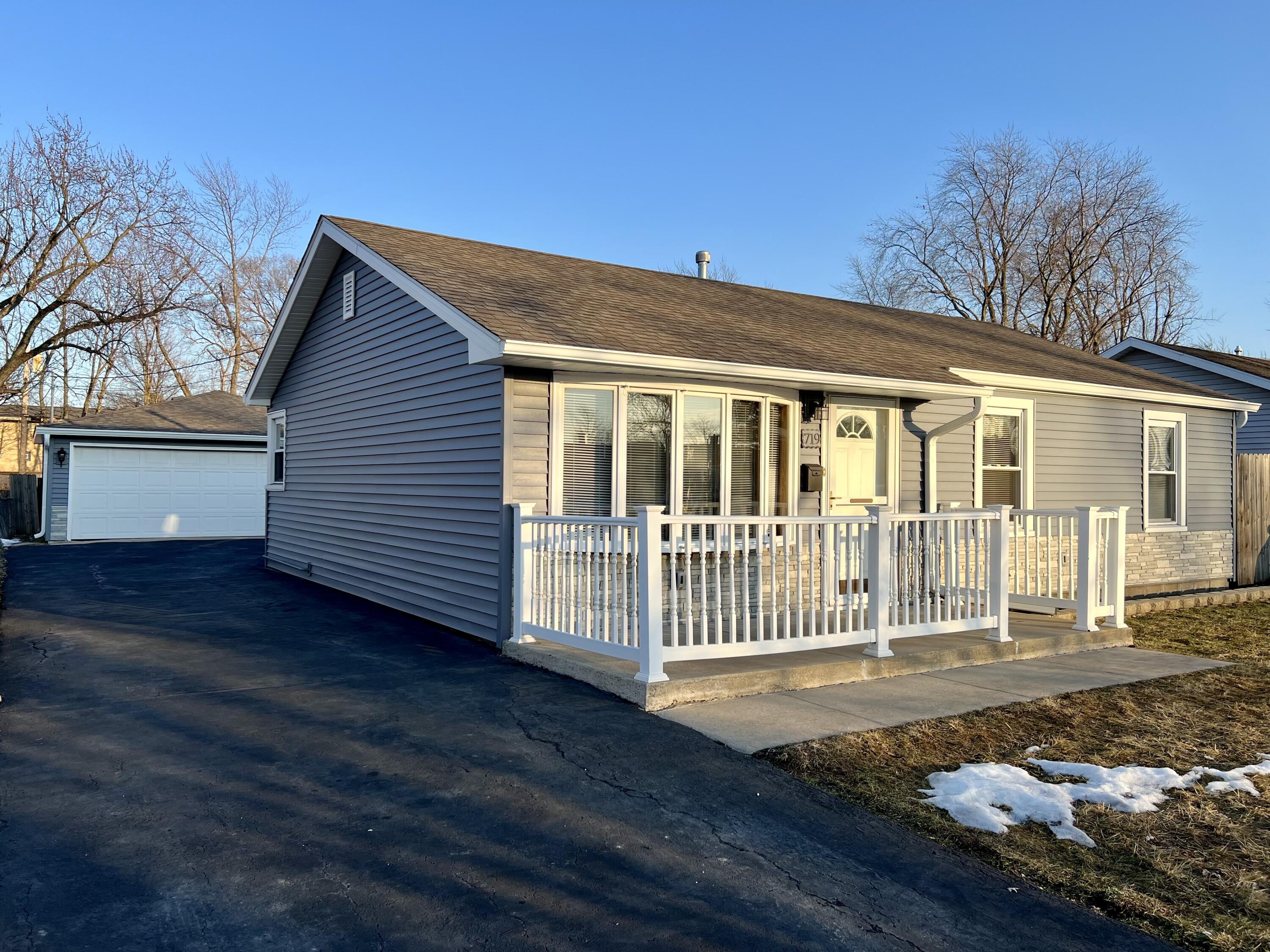 719 North Indiana Street Griffith, IN 46319 - Photo 2 of 24 3000x2250