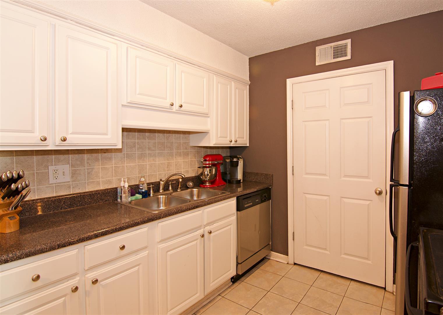 1402 Camp Road, Unit 16G Charleston, SC 29412 - Photo 8 of 20 8 (Large)