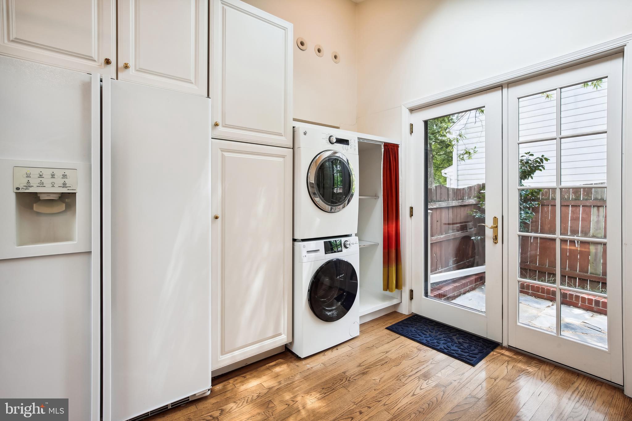 3304 Circle Hill Road Alexandria, VA 22305 - Photo 11 of 59 Kitchen/Access to Deck