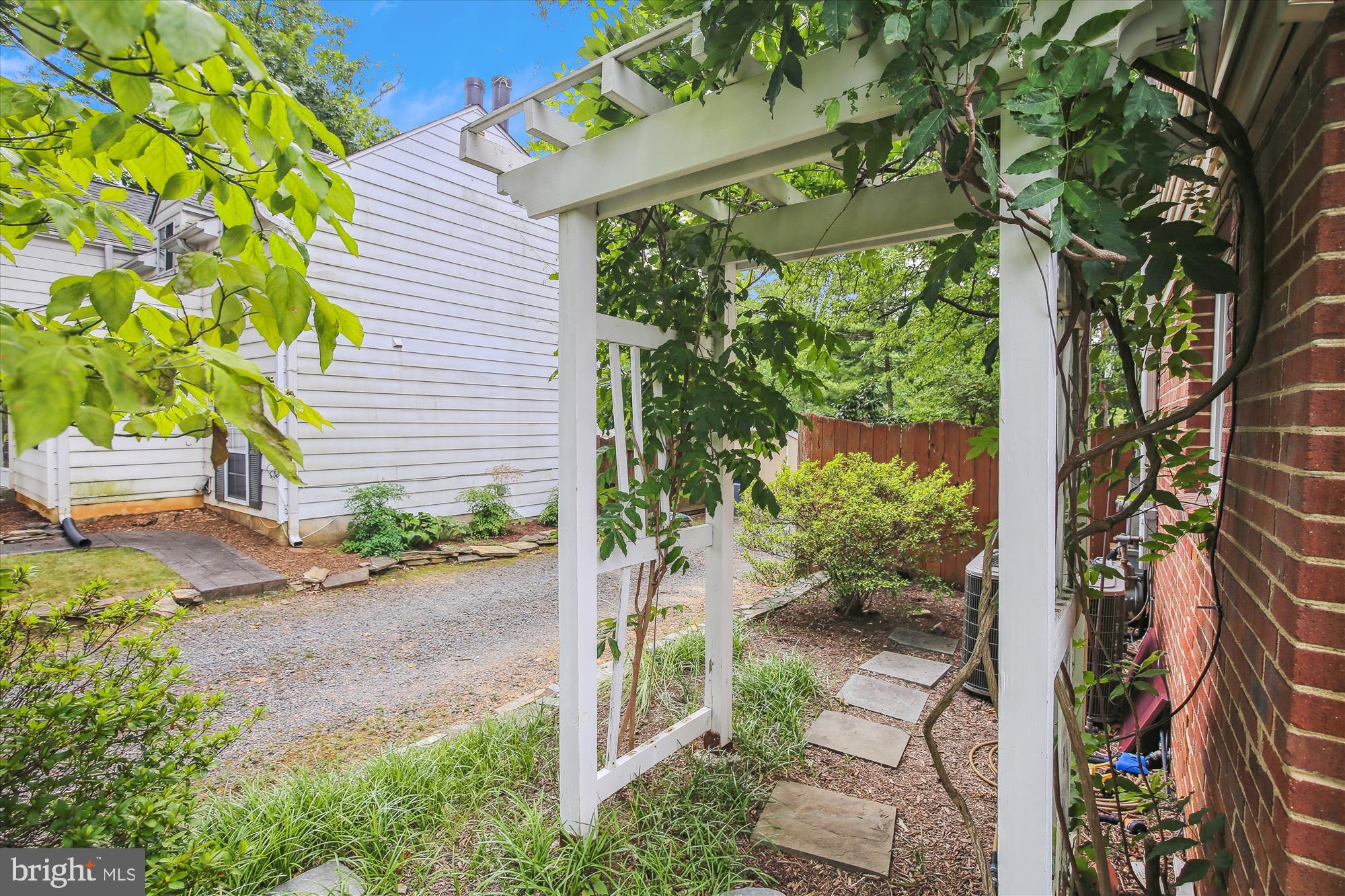 3304 Circle Hill Road Alexandria, VA 22305 - Photo 44 of 59 Side Yard