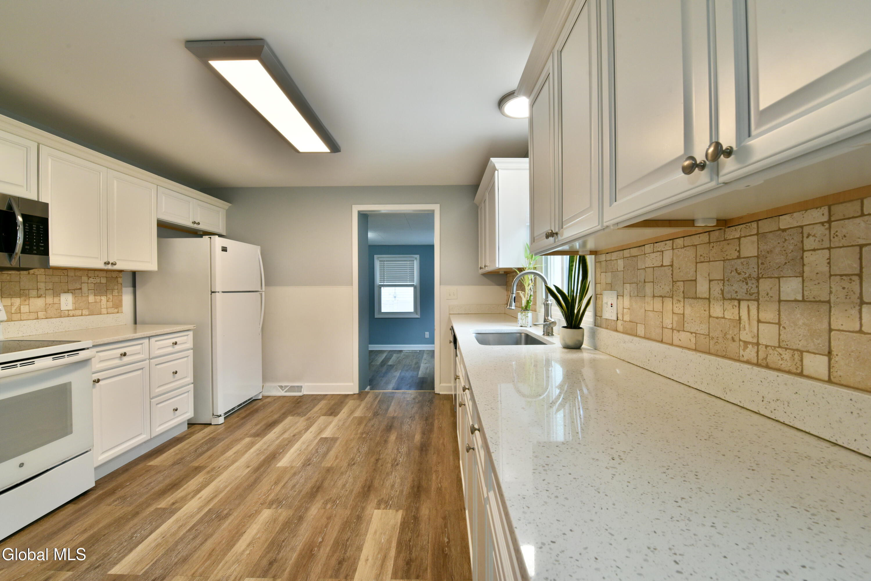 23 New Castle Road Halfmoon, NY 12065 - Photo 11 of 62 23NewcastleRdKitchFR2