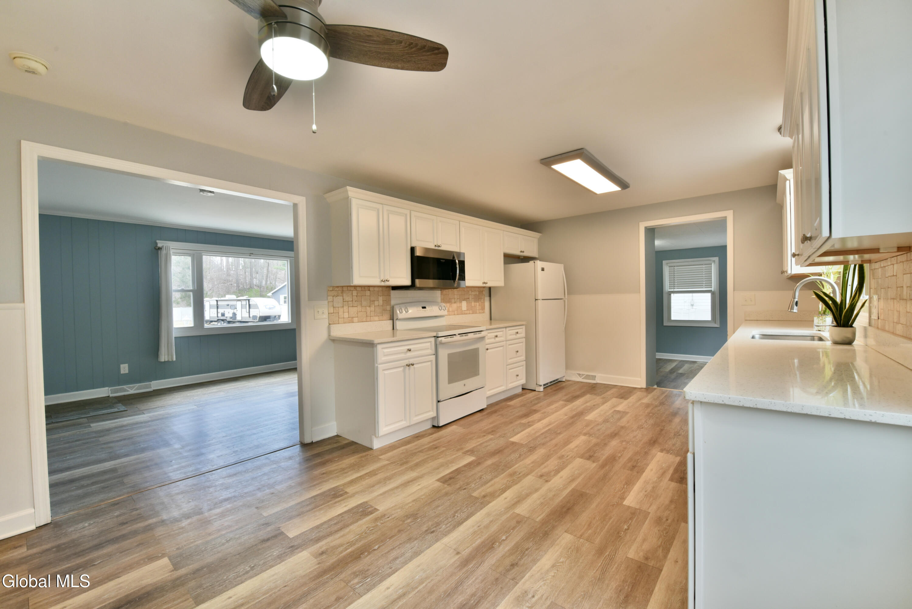 23 New Castle Road Halfmoon, NY 12065 - Photo 13 of 62 23NewcastleRdKitchLR