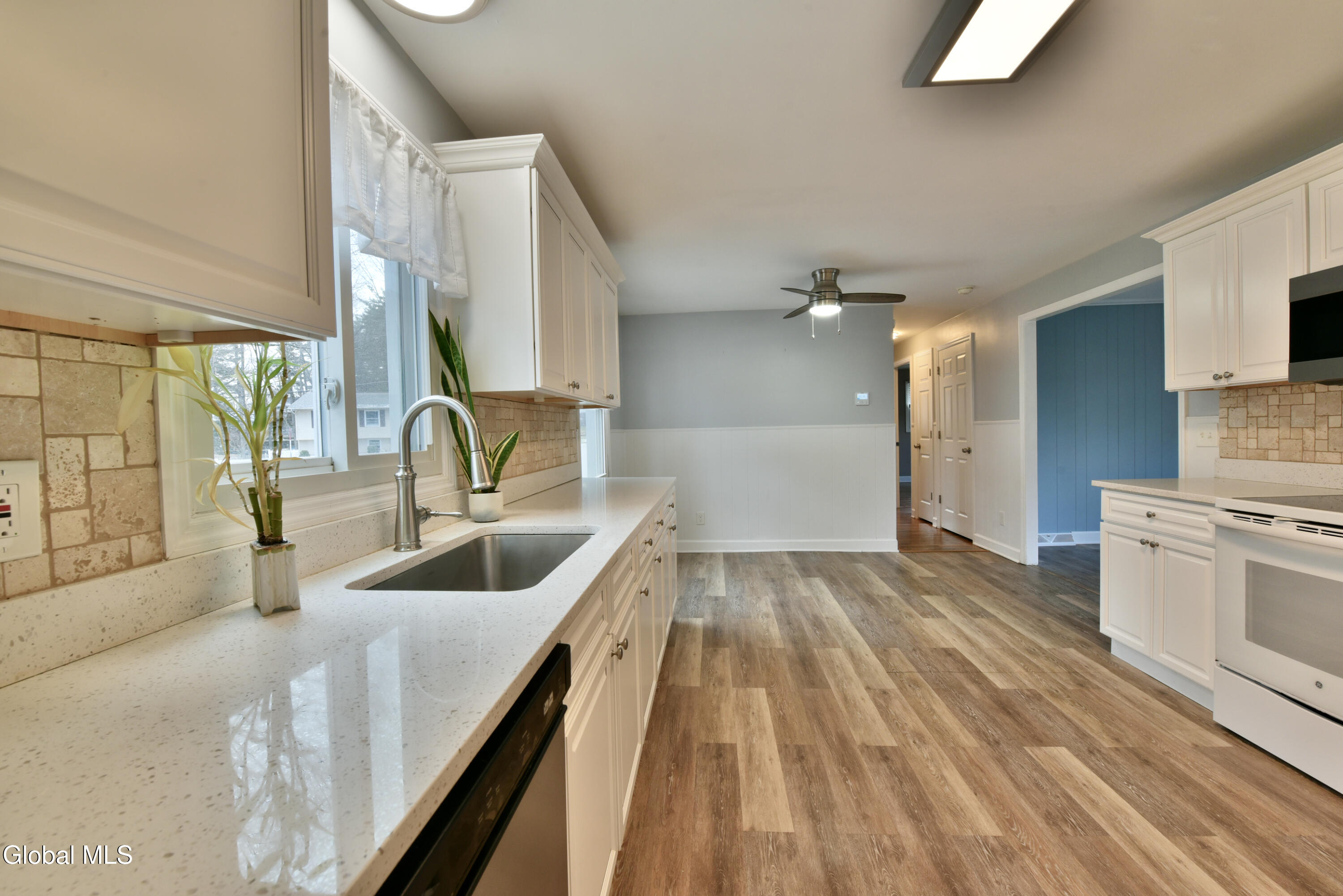 23 New Castle Road Halfmoon, NY 12065 - Photo 16 of 62 23NewcastleRdKitch3