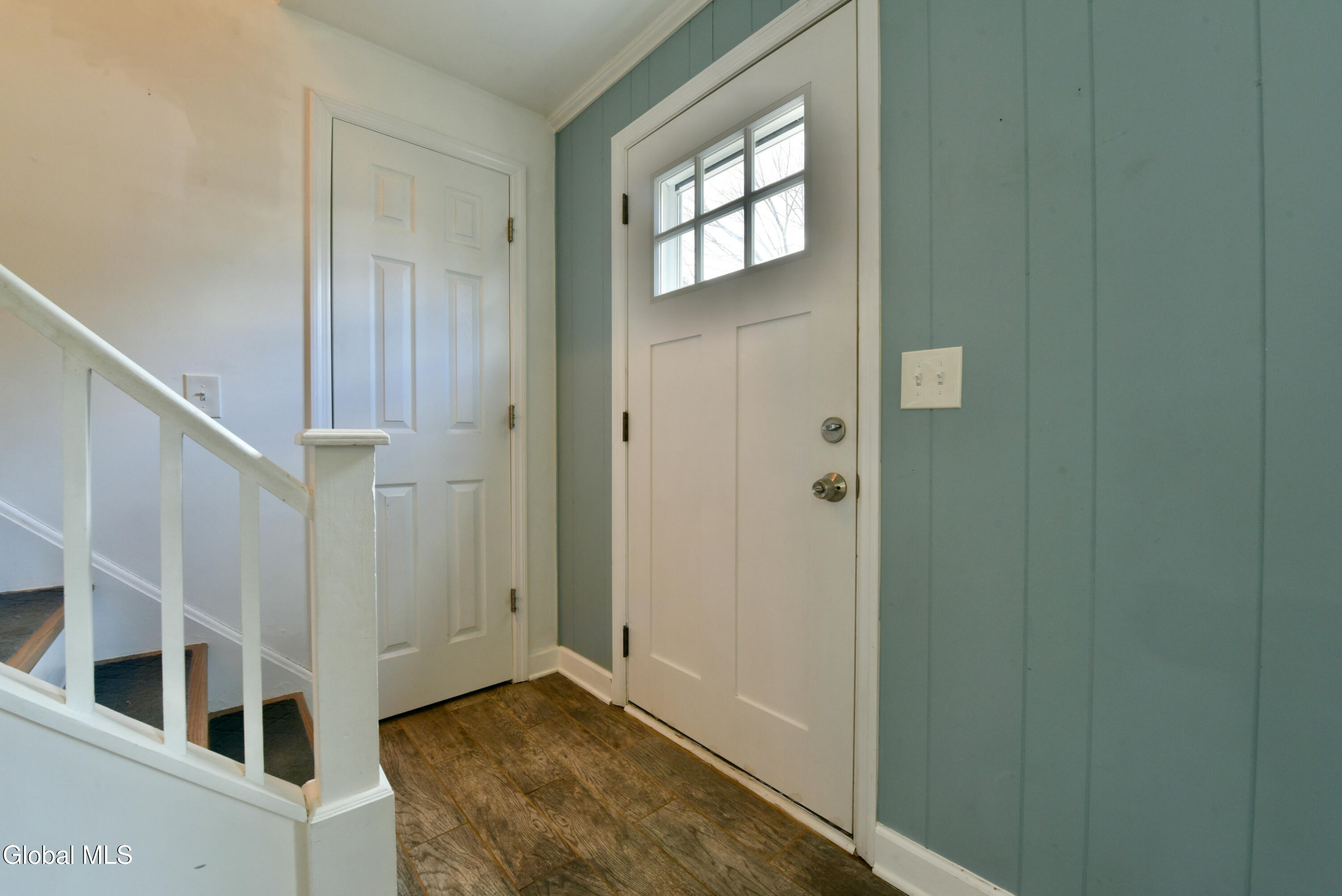 23 New Castle Road Halfmoon, NY 12065 - Photo 3 of 62 23NewcastleRdEntry