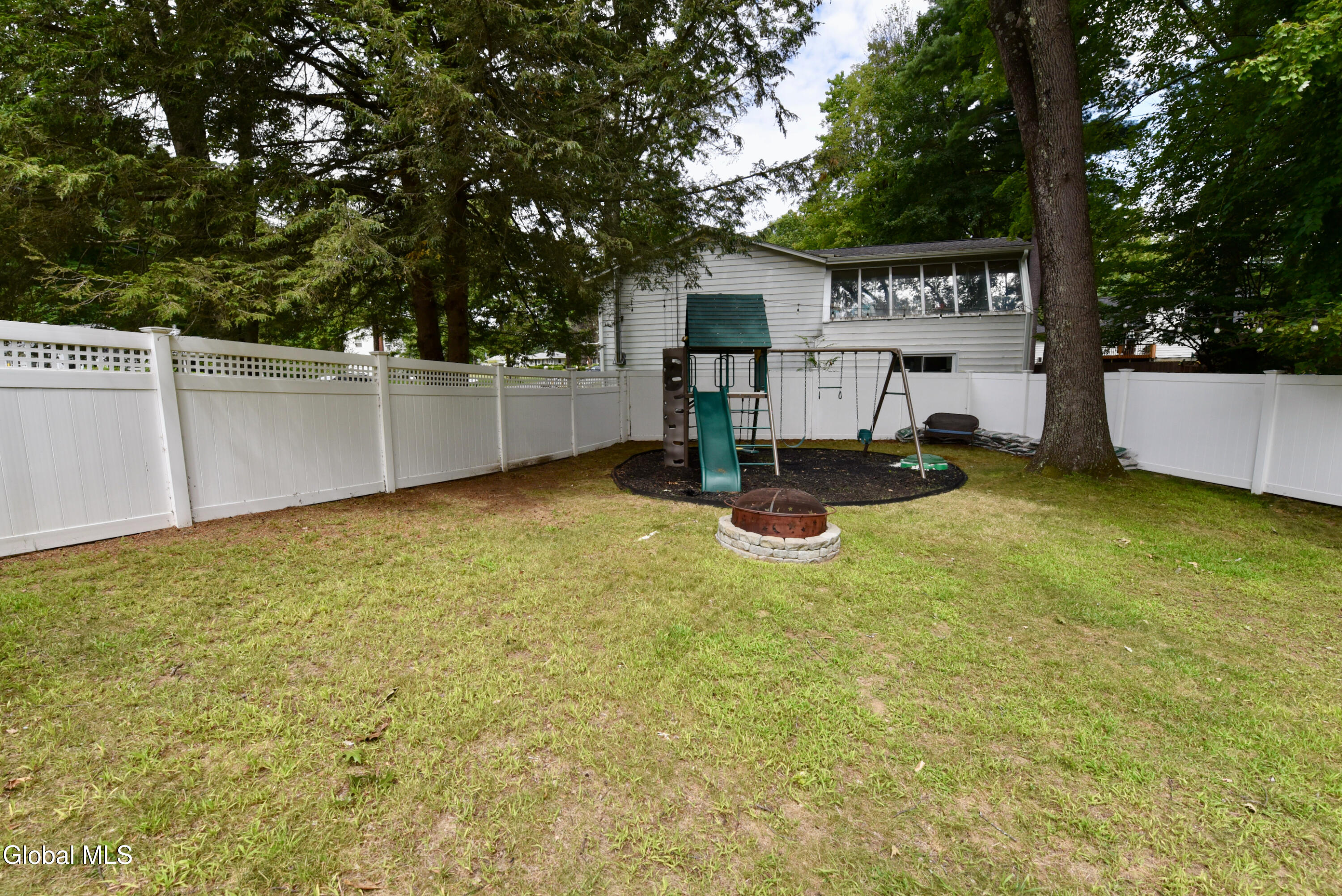 23 New Castle Road Halfmoon, NY 12065 - Photo 50 of 62 23NewcastleSwingSet