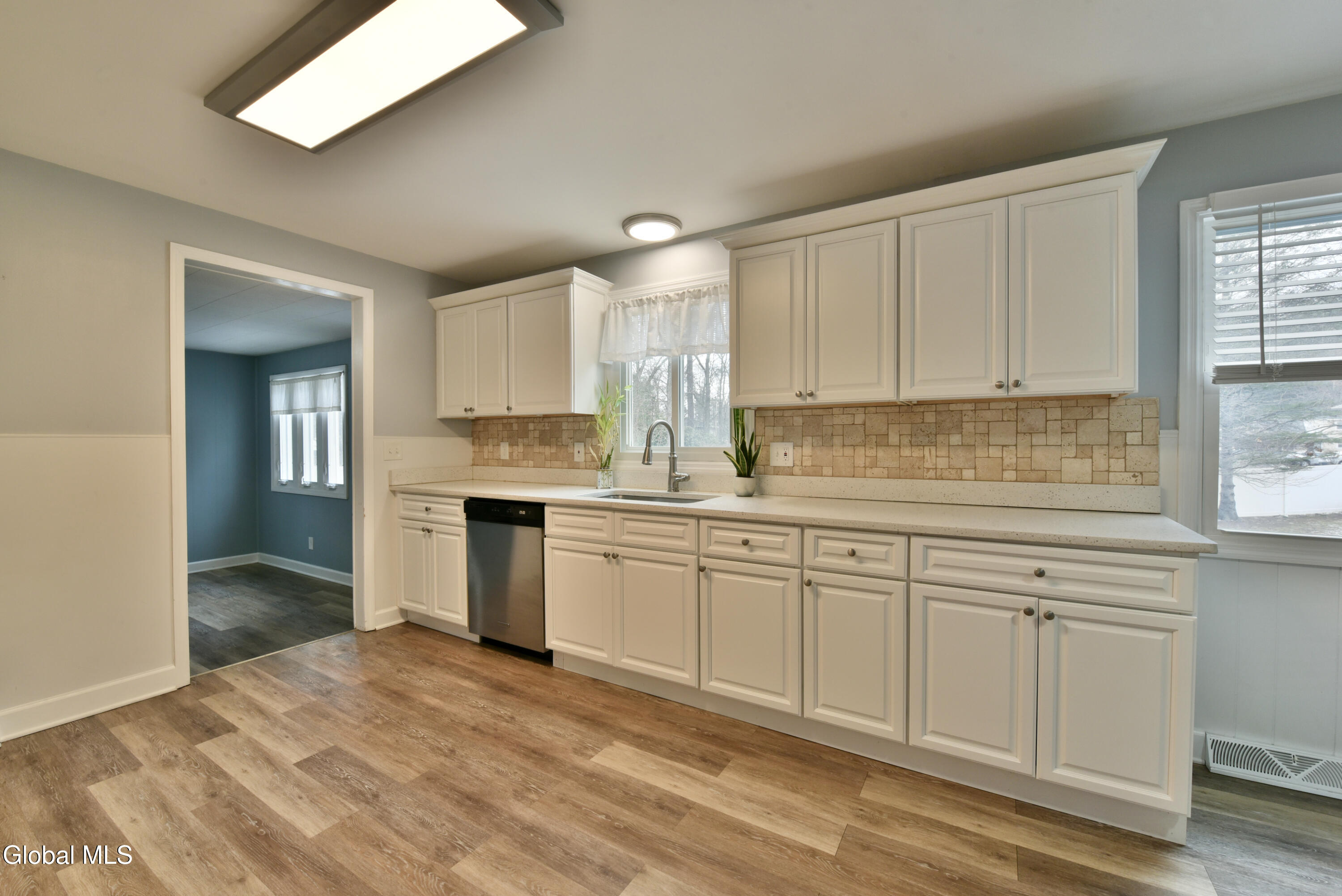 23 New Castle Road Halfmoon, NY 12065 - Photo 10 of 62 23NewcastleRdKitchFR