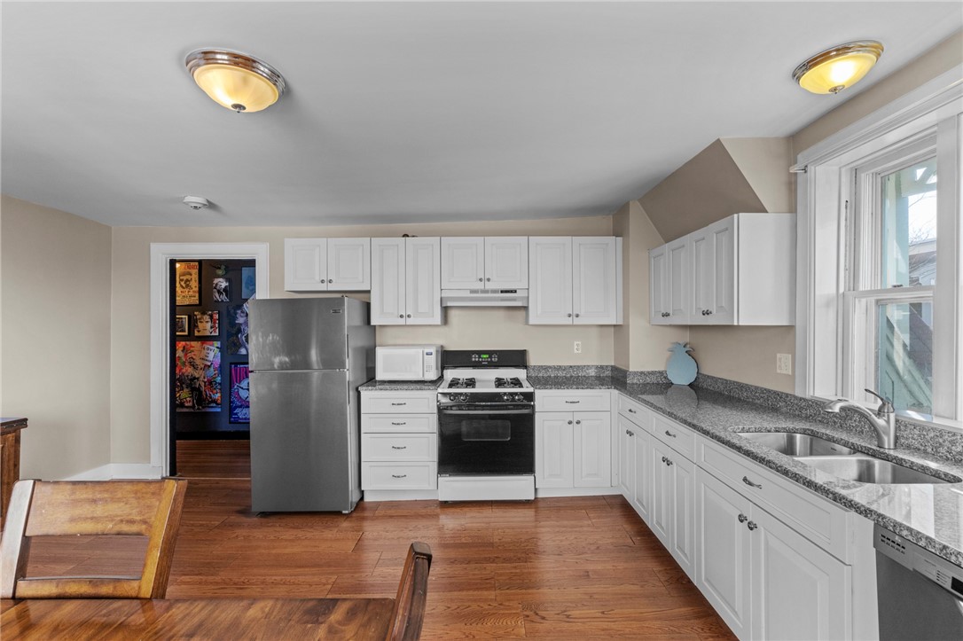 569 Spring Street, Unit 3 Newport, RI 02840 - Photo 8 of 32