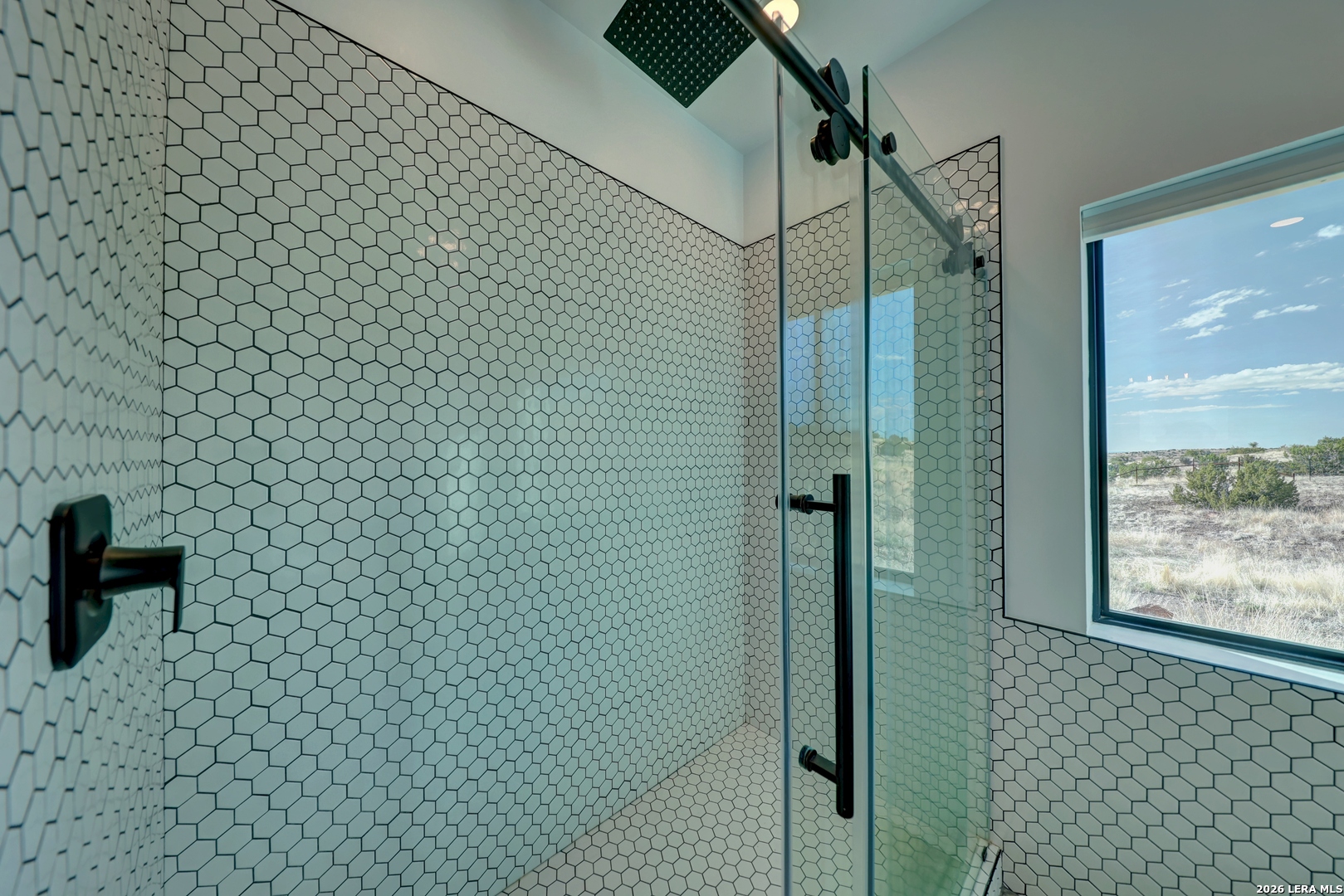28 Scenic Ridge Road South Alpine, TX 79830 - Photo 17 of 48 a bathroom with a shower
