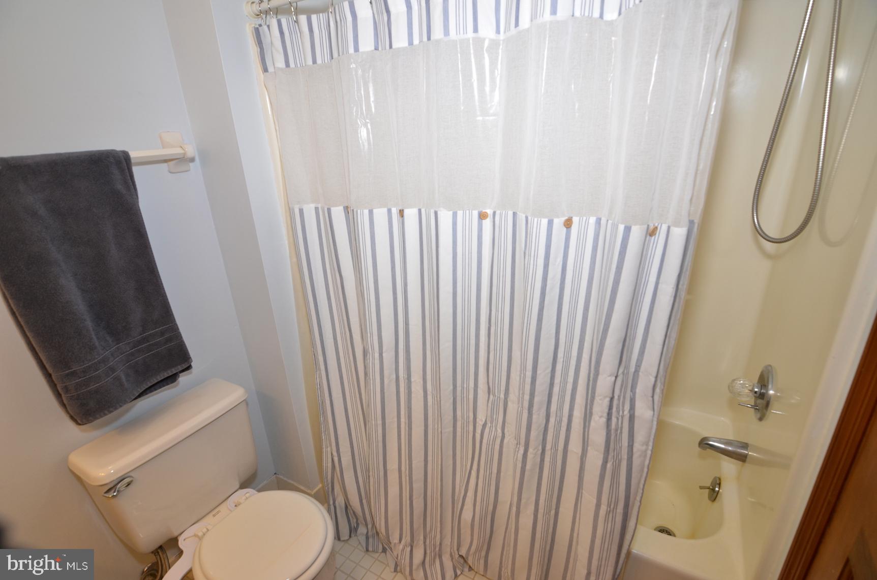 513 Chesterfield Arneytown Road Chesterfield, NJ 08515 - Photo 28 of 41 Full Bath Hallway