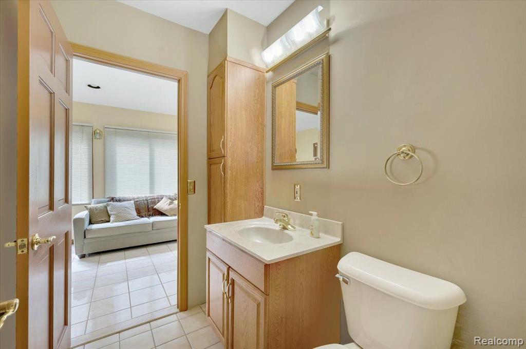 20779 Marter Road Grosse Pointe Woods, MI 48236 - Photo 19 of 39