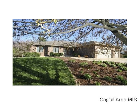 8 Quail Crossing Rochester, IL 62563 - Photo 1 of 24