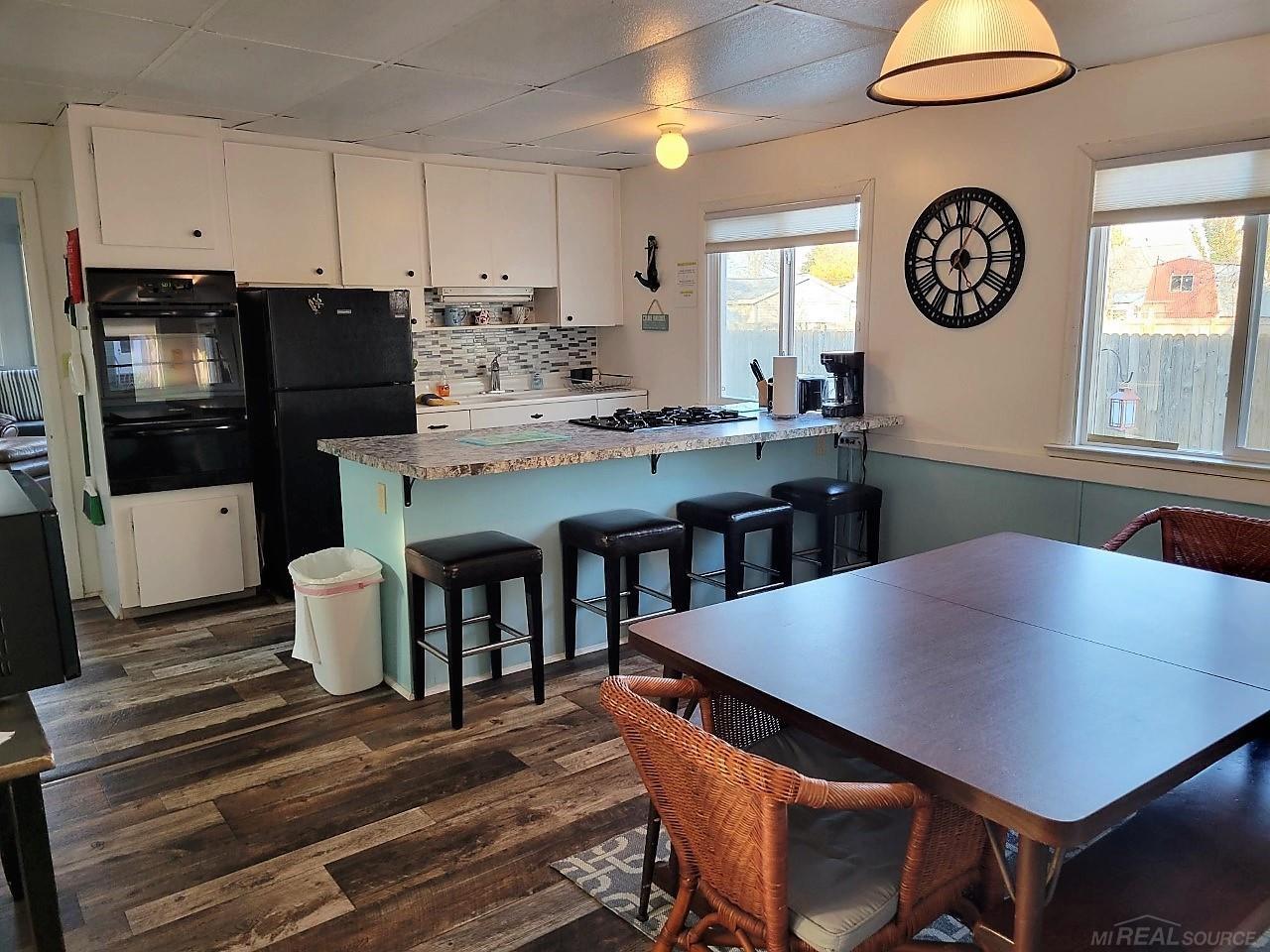 7477 Maplewood Road Lexington, MI 48450 - Photo 5 of 28 50096040-4.JPG