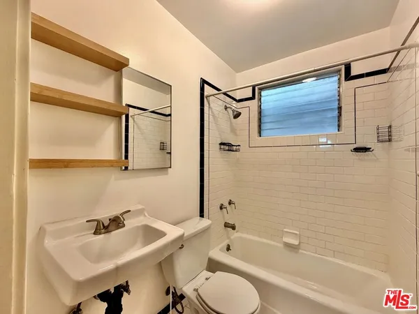 $2,895 | 1112 1/2 Echo Park Avenue, Los Angeles, CA 90026