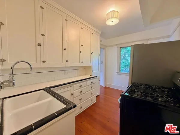 $2,895 | 1112 1/2 Echo Park Avenue, Los Angeles, CA 90026