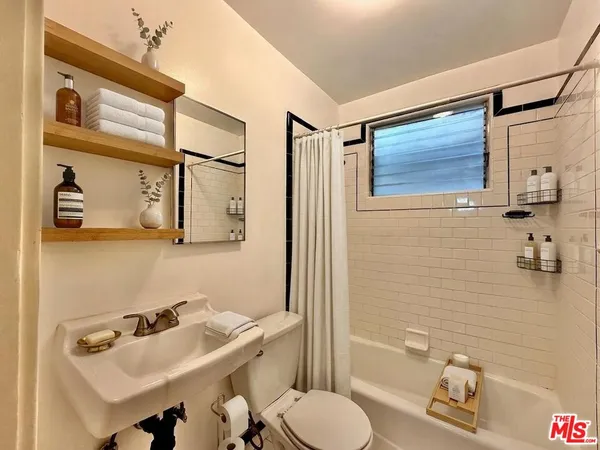 $2,895 | 1112 1/2 Echo Park Avenue, Los Angeles, CA 90026