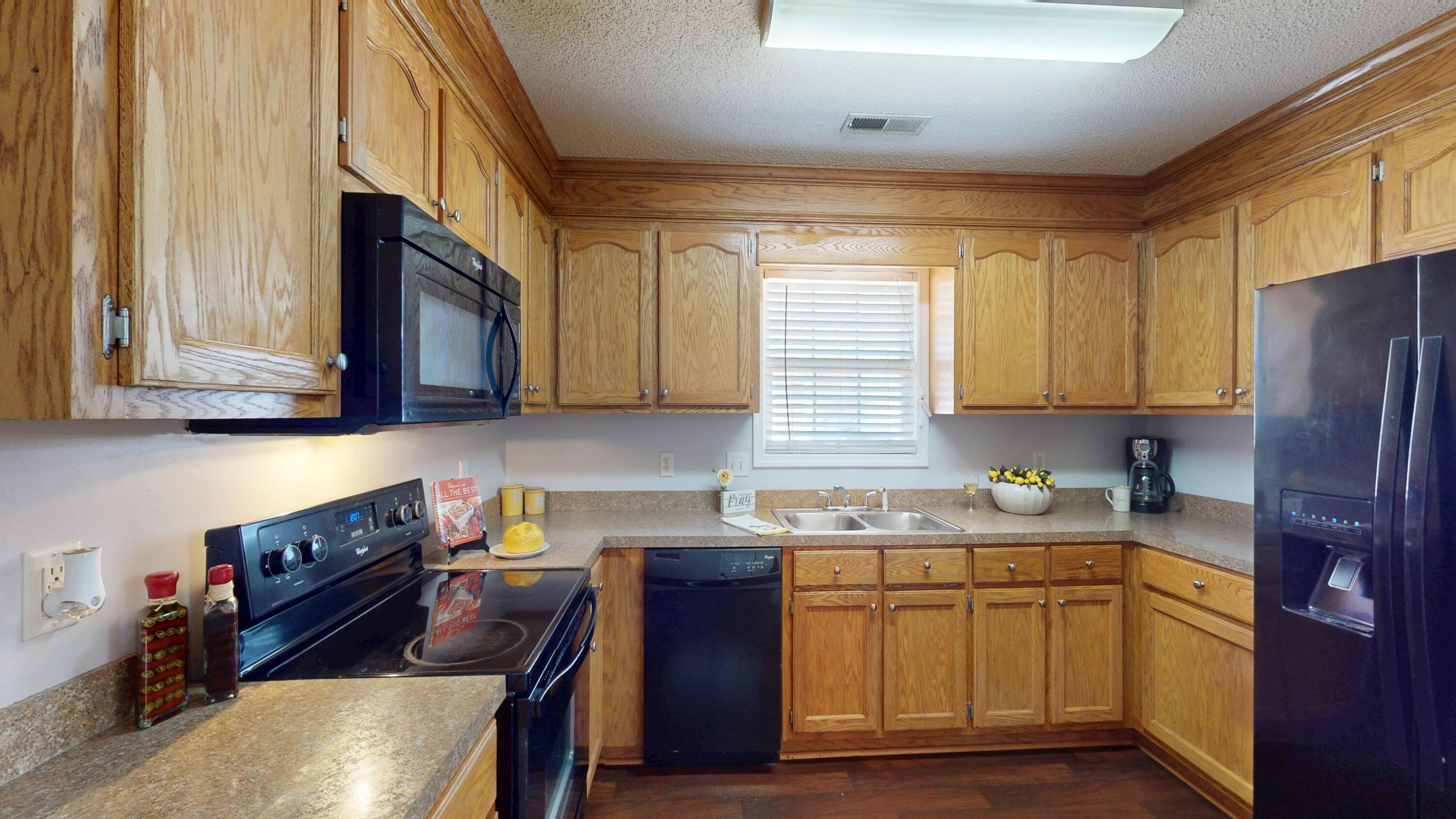 1342 Glastonbury Road Sumter, SC 29154 - Photo 8 of 33