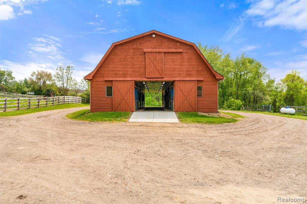 841 North Latson Road Howell, MI 48843 - Photo 40 of 77