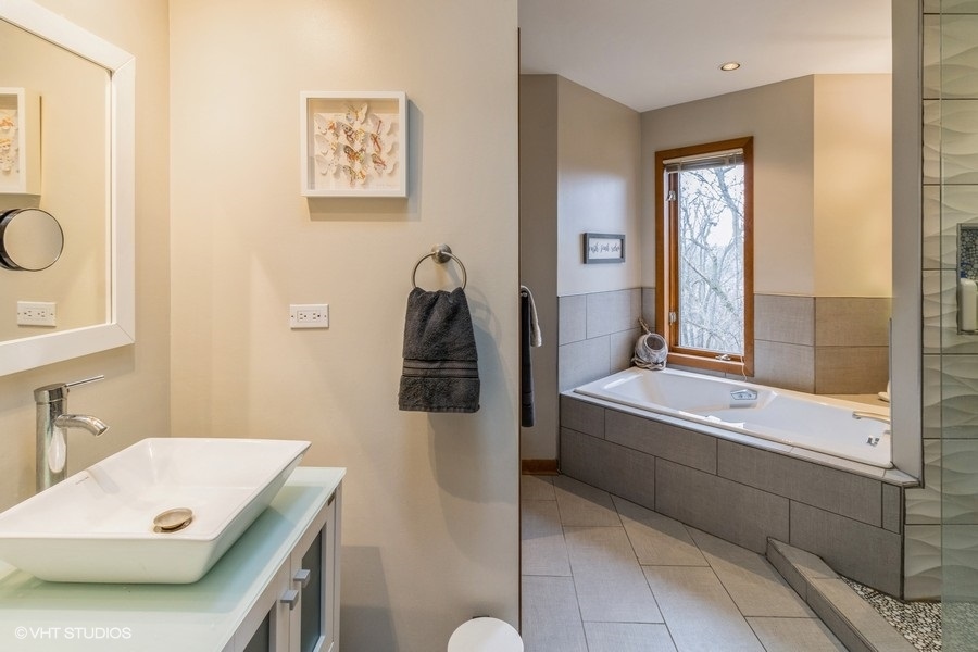 155 Forestview Drive Elgin, IL 60120 - Photo 18 of 36 a bathroom with a tub sink and mirror