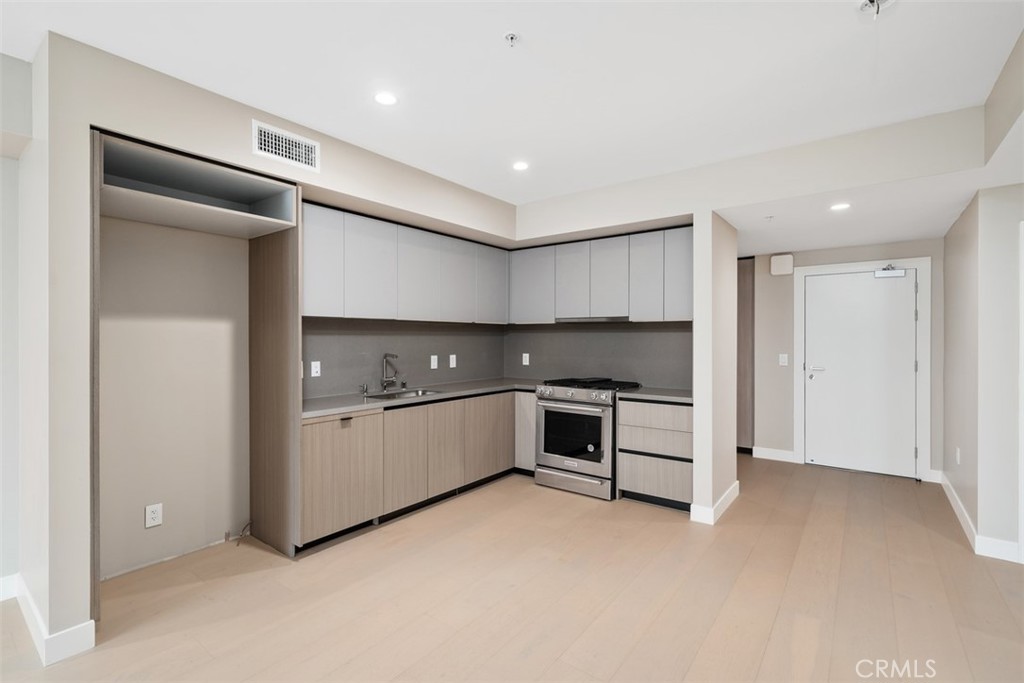 39 South Los Robles Ave Unit 6017  