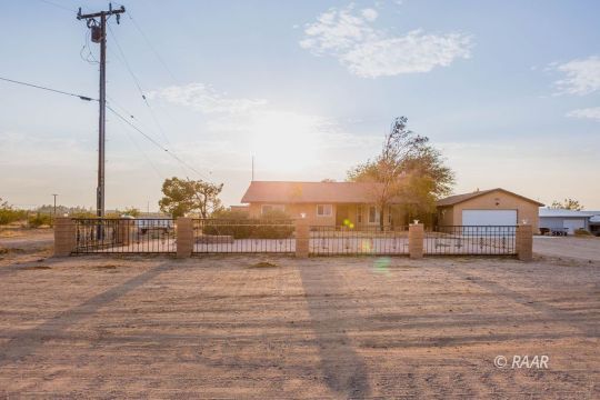 231 South Brady Street Ridgecrest, CA 93555 - Photo 5 of 31