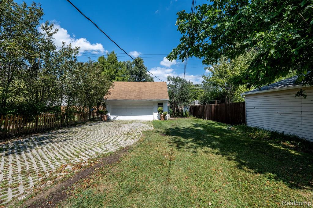1776 Hampton Road Grosse Pointe Woods, MI 48236 - Photo 42 of 45
