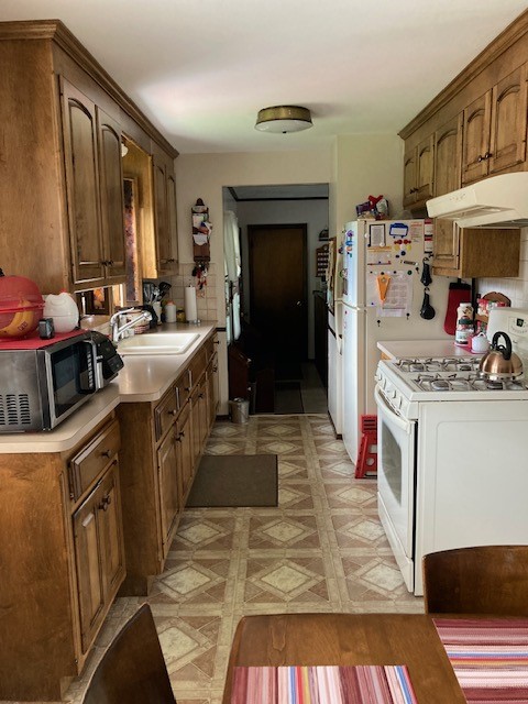 184 Bayberry Road Woonsocket, RI 02895 - Photo 2 of 17