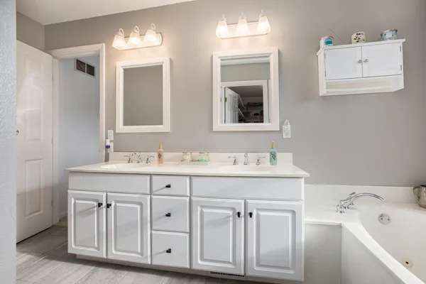 $699,000 | 9180 Yorkshire Drive, Saline, MI 48176