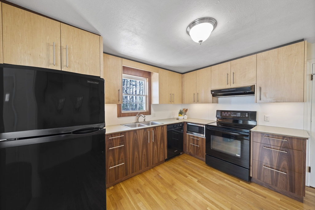 24 Pleasant Park Road Sharon, MA 02067 - Photo 4 of 33